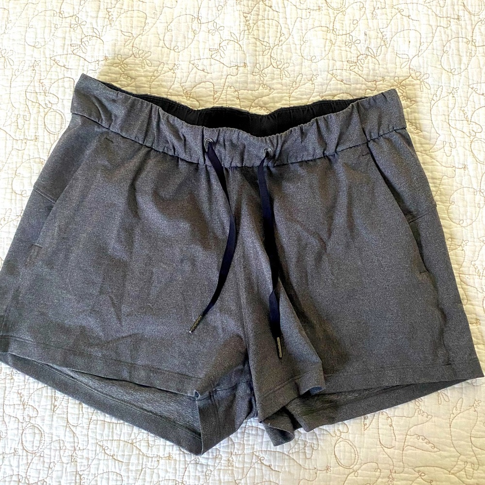 Lululemon On the Fly mid-rise Short 2.5’’